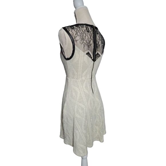 Monteau Los Angeles Women's Dress - Picture 8 of 8